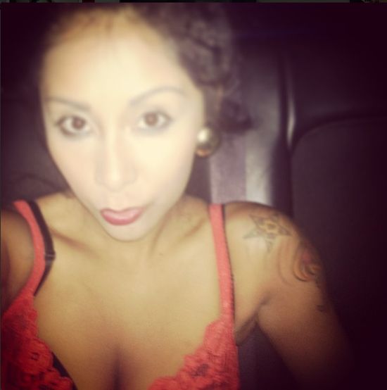 Snooki w samym biustonoszu w podróży (FOTO)