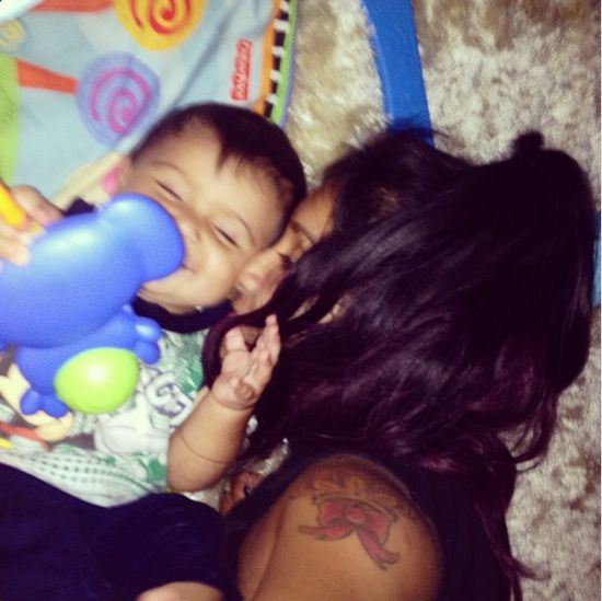 Snooki w samym biustonoszu w podróży (FOTO)