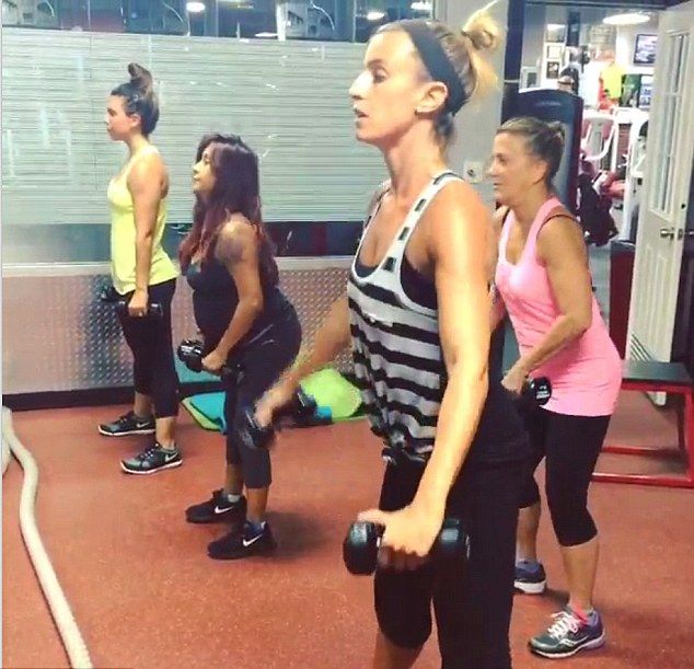 Snooki w 8. miesiącu ciąży wciąż pakuje na siłowni (VIDEO)