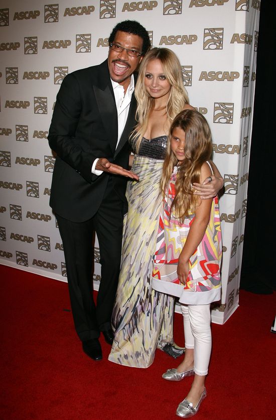 Prawdziwym ojcem Khloe Kardashian jest Lionel Richie? 