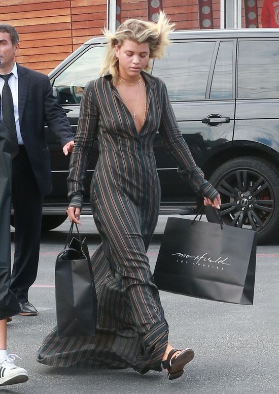 Gdy masz naście lat, rzuci cię sławny chłopak i dla rozgłosu pokazujesz piersi