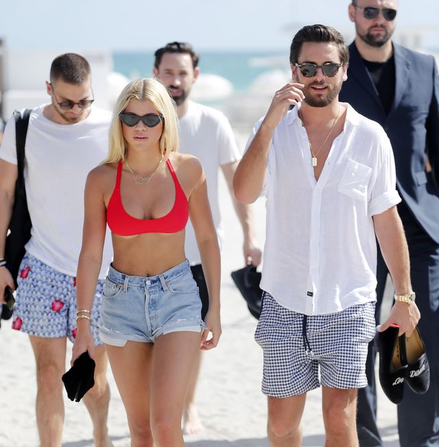 Mieli się rozstać, a tu Sofia Richie wypina się do Scotta Disicka na plaży