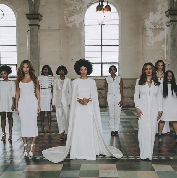 Solange pobiła rekord kreacji ślubnych (FOTO)