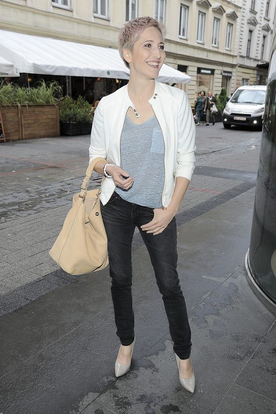 Gwiazdeczki pracują na otwarciu sieciówki (FOTO)