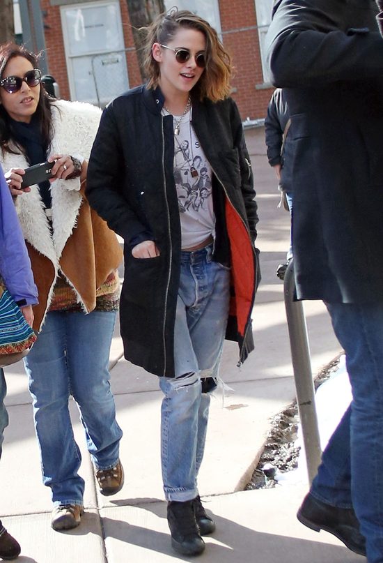 Komu boyfriendy wiszą w kroku niemal do kolan? (FOTO)