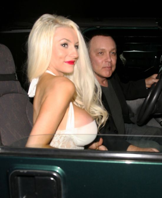 Courtney Stodden walczy z grawitacją (FOTO)