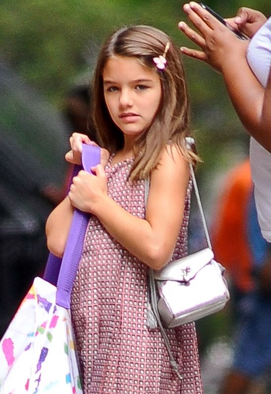 Suri Cruise nie pała sympatią do paparazzi (FOTO)