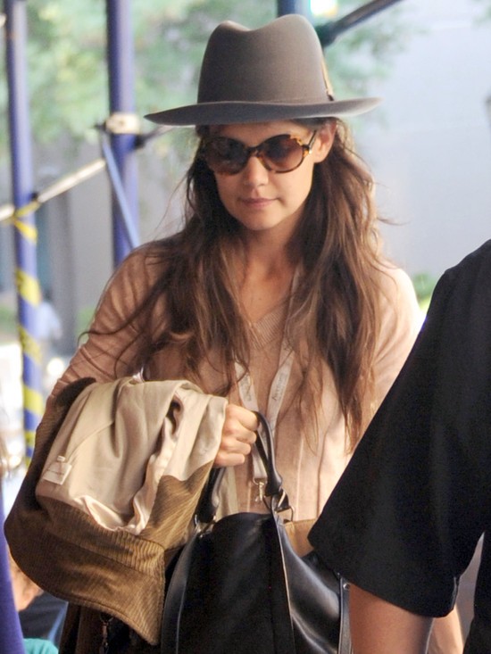 Suri Cruise wie, jak ozdobić złamaną rękę (FOTO)