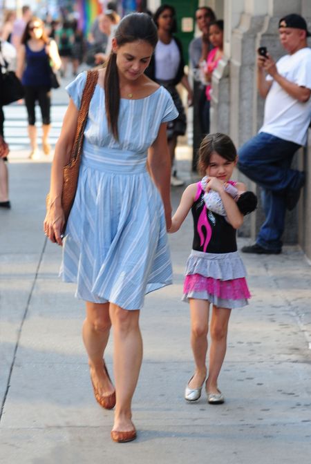 Suri Cruise na zakupach z mamą (FOTO) Suri Cruise na zakupach z mamą (FOTO)