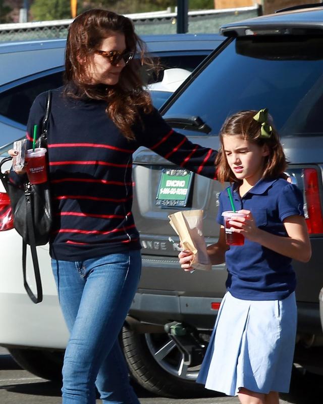 Suri Cruise skończyła już 10 lat - zobaczcie, jak się zmieniła! (FOTO) Suri Cruise skończyła już 10 lat - zobaczcie, jak się zmieniła! (FOTO)