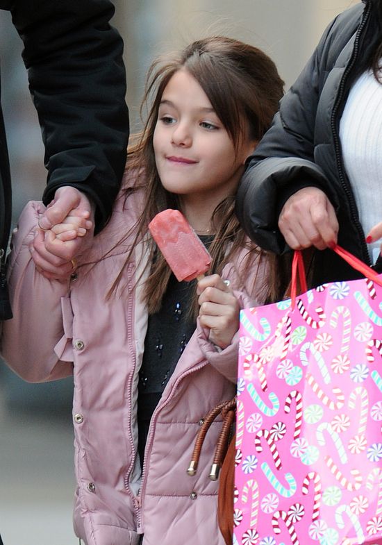 Suri Cruise jest szczęśliwym dzieckiem? (FOTO)