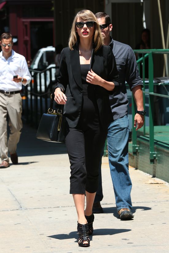 To pierwsze zarysy ciążowego brzuszka?! (FOTO)