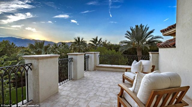 Dlaczego dom Sylvestra Stallone jest przeklęty? (FOTO) Dlaczego dom Sylvestra Stallone jest przeklęty? (FOTO)