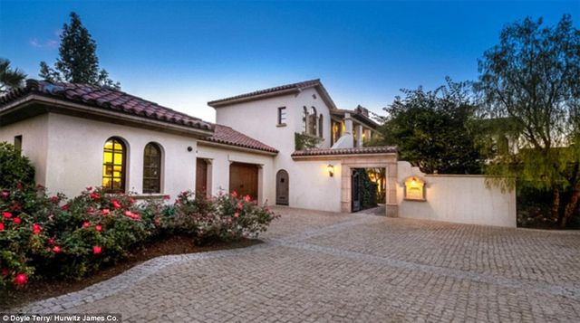 Dlaczego dom Sylvestra Stallone jest przeklęty? (FOTO) Dlaczego dom Sylvestra Stallone jest przeklęty? (FOTO)