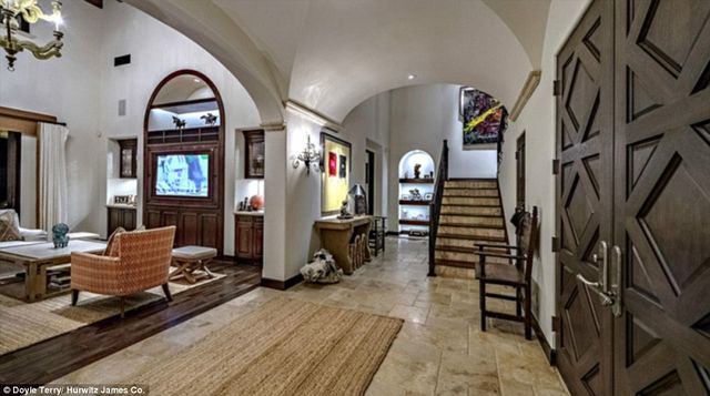 Dlaczego dom Sylvestra Stallone jest przeklęty? (FOTO) Dlaczego dom Sylvestra Stallone jest przeklęty? (FOTO)