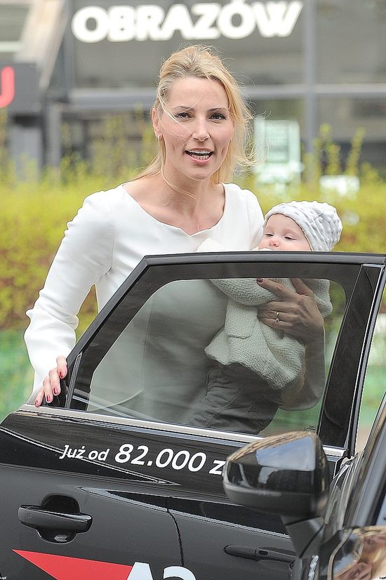 Sylwia Gruchała wszędzie zabiera ze sobą 10-miesięczną córkę