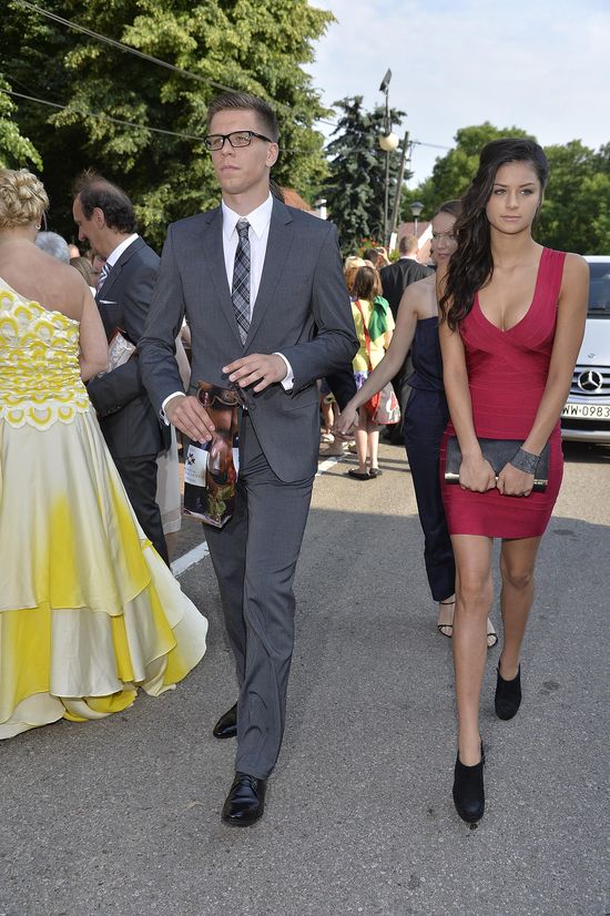 Wojciech Szczęsny wykonuje obsceniczny gest wobec...