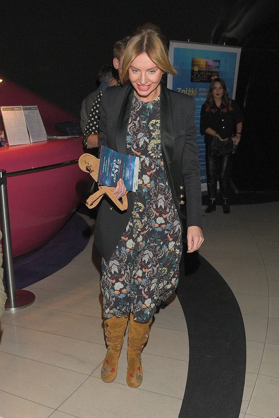 Czy to zagubiona na warszawskich salonach szafiarka?