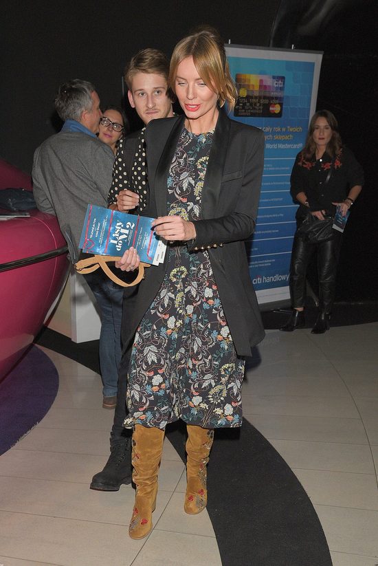 Czy to zagubiona na warszawskich salonach szafiarka?