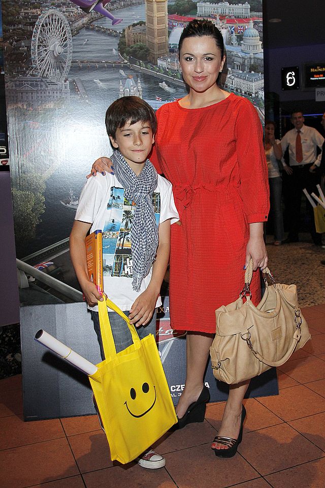 Tak sziś wygląda 17-letni syn Beaty Tadli. Od małego pozował z nią na ściankach Tak sziś wygląda 17-letni syn Beaty Tadli. Od małego pozował z nią na ściankach