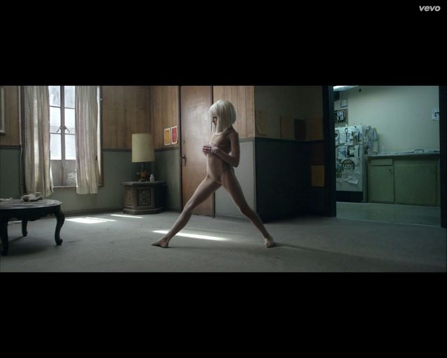 NIESAMOWITY taniec Maddie Ziegler do piosenki o alkoholizmie NIESAMOWITY taniec Maddie Ziegler do piosenki o alkoholizmie