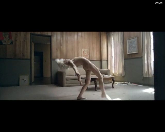 NIESAMOWITY taniec Maddie Ziegler do piosenki o alkoholizmie NIESAMOWITY taniec Maddie Ziegler do piosenki o alkoholizmie