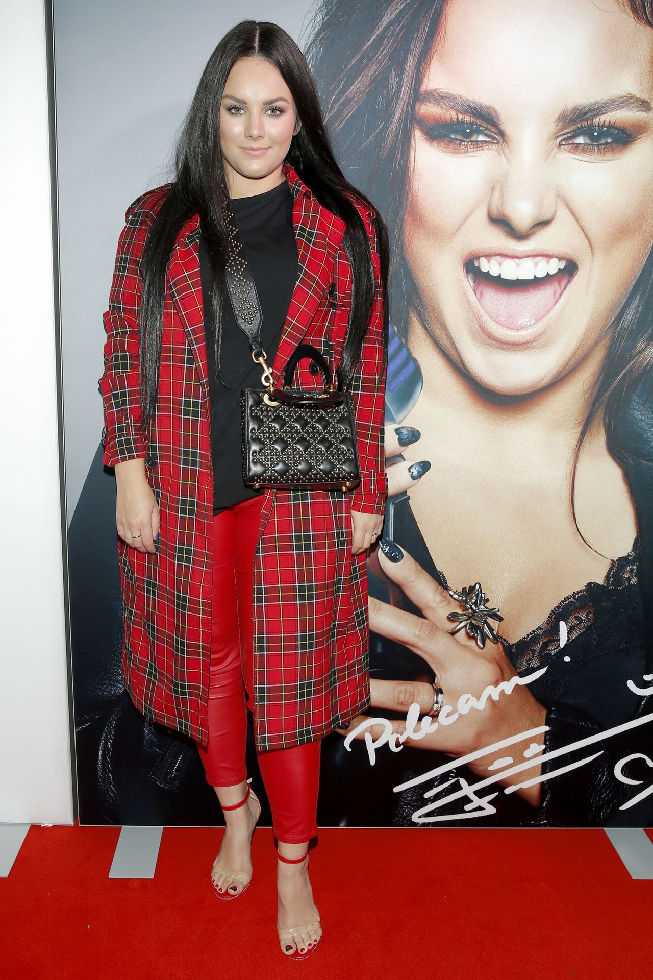 Czerwona krata Ewy Farnej i różowa tunika Górniak - gwiazdy na targach BEAUTY 