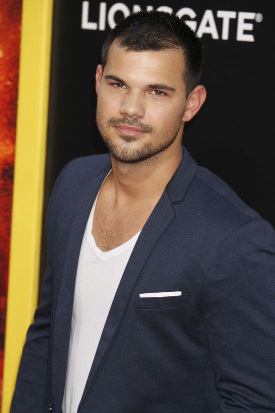 Selana Gomez umawia się z Taylorem Lautnerem?