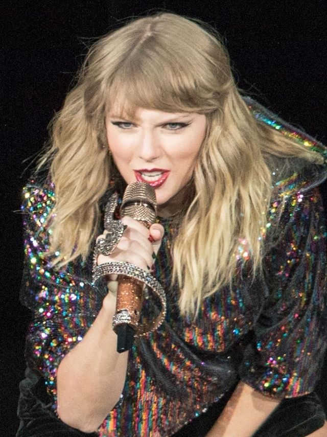 Taylor Swift imprezuje ze swoją ekipą (Instagram) Taylor Swift imprezuje ze swoją ekipą (Instagram)