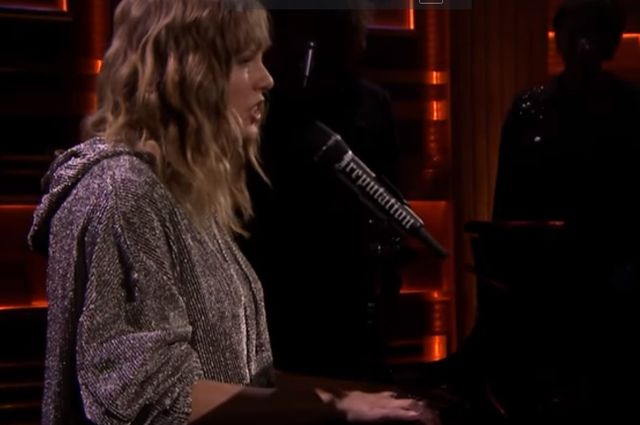 Taylor Swift śpiewa New Year’s Day u Jimmy'ego Fallona