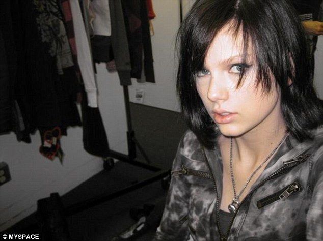 Ale WTOPA! Ktoś upublicznił OBCIACHOWE zdjęcia Taylor Swift! Ale WTOPA! Ktoś upublicznił OBCIACHOWE zdjęcia Taylor Swift!