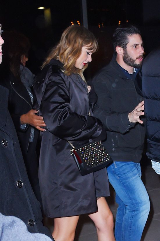 Dopiero, gdy Taylor pokazała nogi, internauci zorientowali się, że przytyła Dopiero, gdy Taylor pokazała nogi, internauci zorientowali się, że przytyła