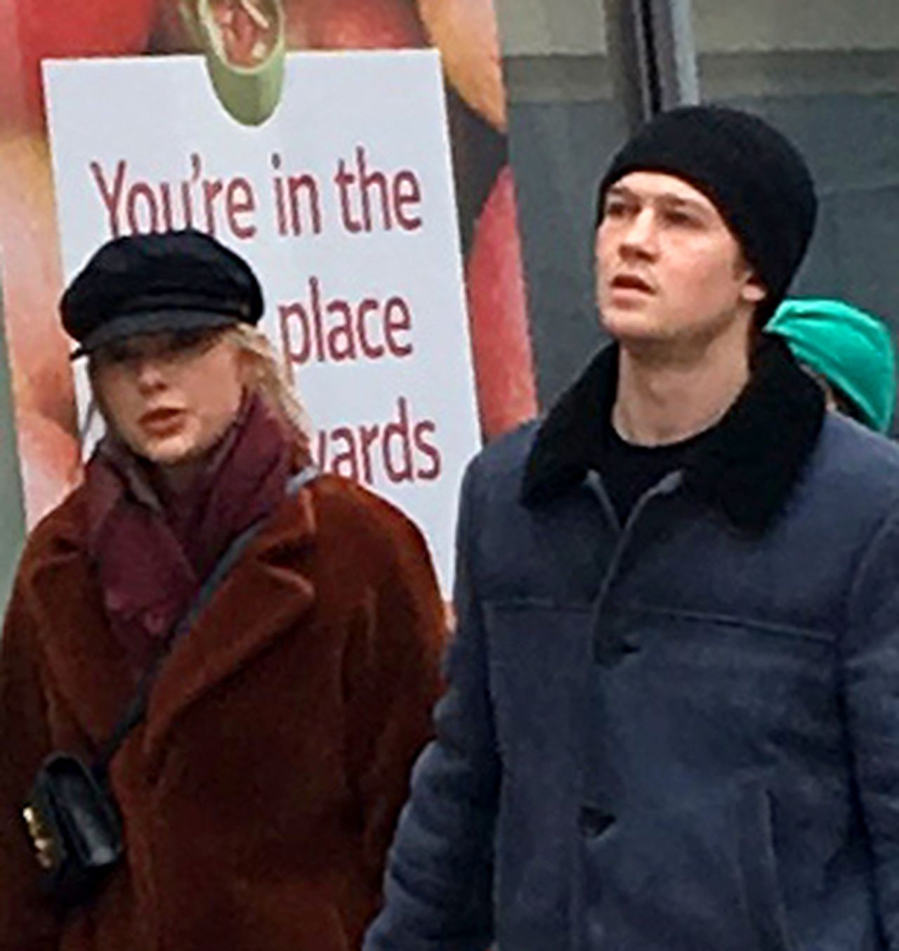 Taylor Swift z Joe Alwynem spacerują po Nowym Jorku z CZTEREMA ochroniarzami 