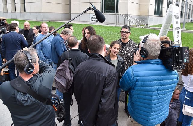 Taylor Swift zrobiła cyrk pod sądem? Taylor Swift zrobiła cyrk pod sądem?