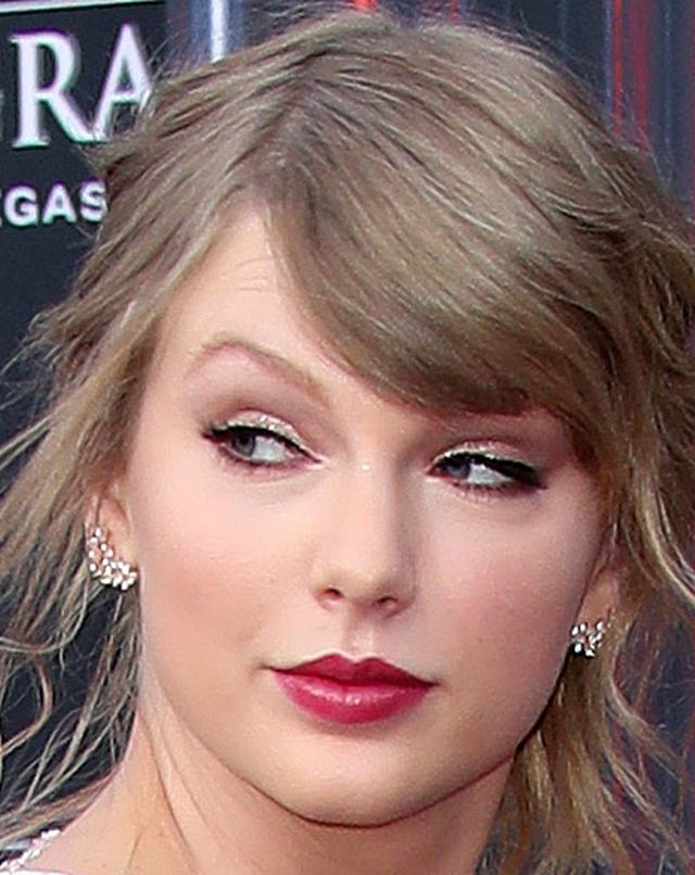 Taylor Swift i jej masywne uda na gali Billboard (ZDJĘCIA) Taylor Swift i jej masywne uda na gali Billboard (ZDJĘCIA)