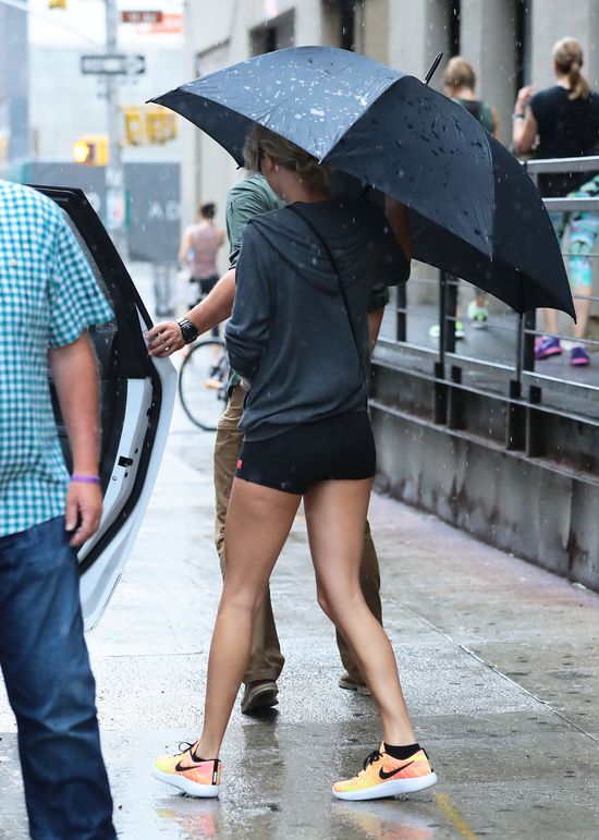 Kim Kardashian nie założyłaby aż tak krótkich szortów. Zrobiła to Taylor! Kim Kardashian nie założyłaby aż tak krótkich szortów. Zrobiła to Taylor!