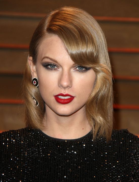 Dlaczego Taylor Swift używa czerwonej szminki? Dlaczego Taylor Swift używa czerwonej szminki?