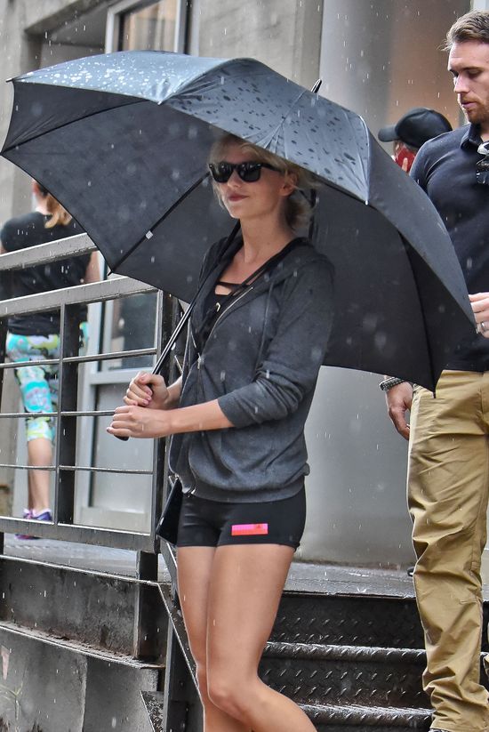 Kim Kardashian nie założyłaby aż tak krótkich szortów. Zrobiła to Taylor! Kim Kardashian nie założyłaby aż tak krótkich szortów. Zrobiła to Taylor!