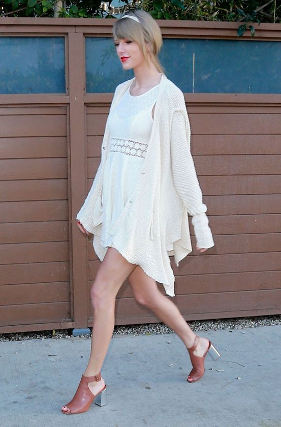 Wow! Tylor Swift zrezygnowała z dojrzałego stylu i... (FOTO) Wow! Tylor Swift zrezygnowała z dojrzałego stylu i... (FOTO)