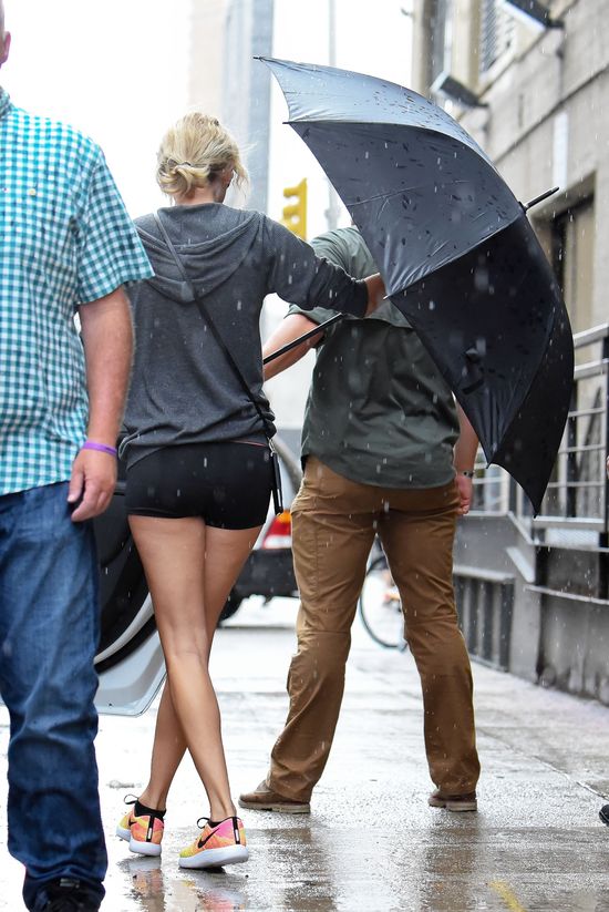 Kim Kardashian nie założyłaby aż tak krótkich szortów. Zrobiła to Taylor! Kim Kardashian nie założyłaby aż tak krótkich szortów. Zrobiła to Taylor!