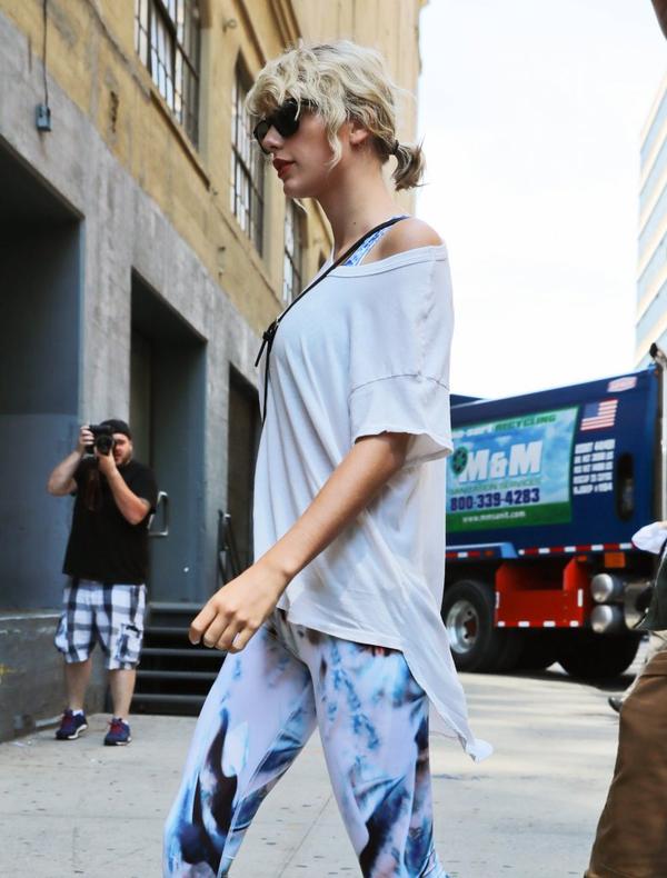 Taylor Swift lubi swój większy biust (i wciąż twierdzi, że jest naturalny)