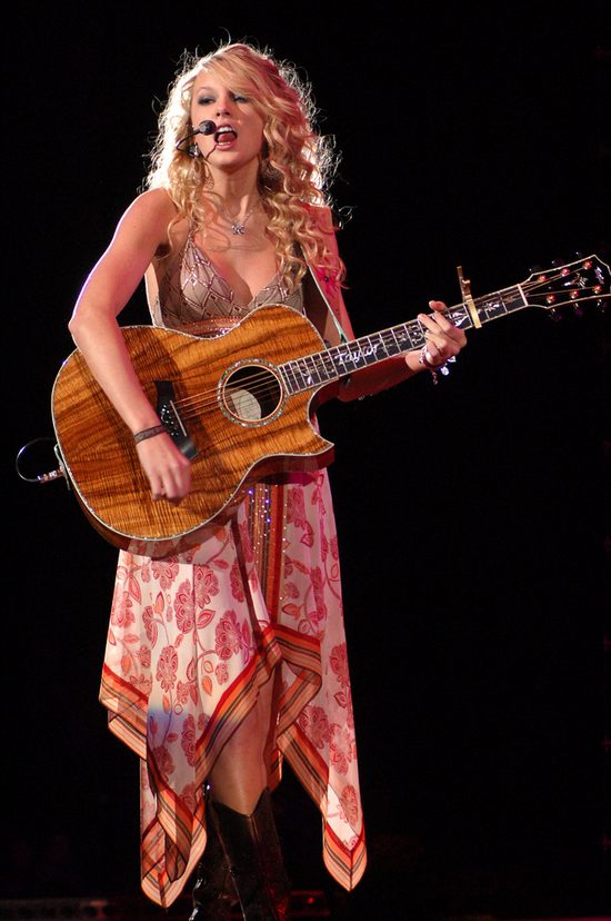 Hakerzy zagrozili publikacją NAGICH fotek Taylor Swift Hakerzy zagrozili publikacją NAGICH fotek Taylor Swift