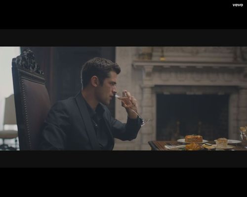 Taylor Swift z nożem, masakruje samochód chłopaka [VIDEO]