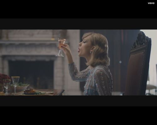 Taylor Swift z nożem, masakruje samochód chłopaka [VIDEO]