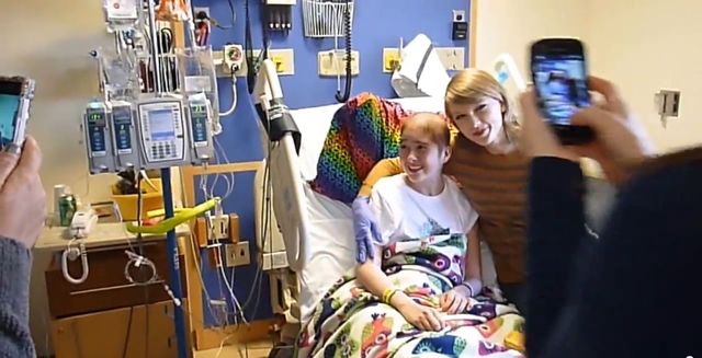 Taylor Swift pokazuje, że ma dobre serce (VIDEO)