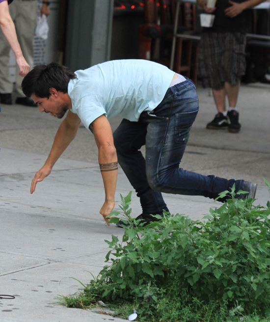 Taylor Lautner z poranioną twarzą