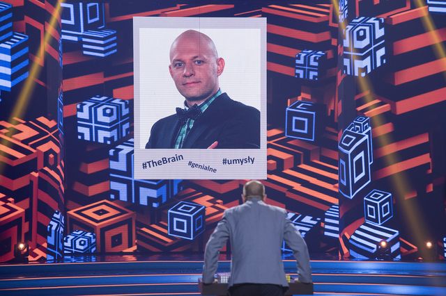 The Brain. Genialny Umysł: Czy to możliwe, by ułożyć portret ze stu kostek? (VID The Brain. Genialny Umysł: Czy to możliwe, by ułożyć portret ze stu kostek? (VID