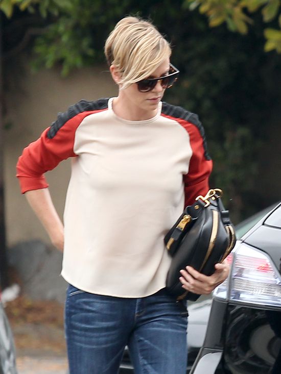 Synek Charlize Theron ma małego irokeza (FOTO)