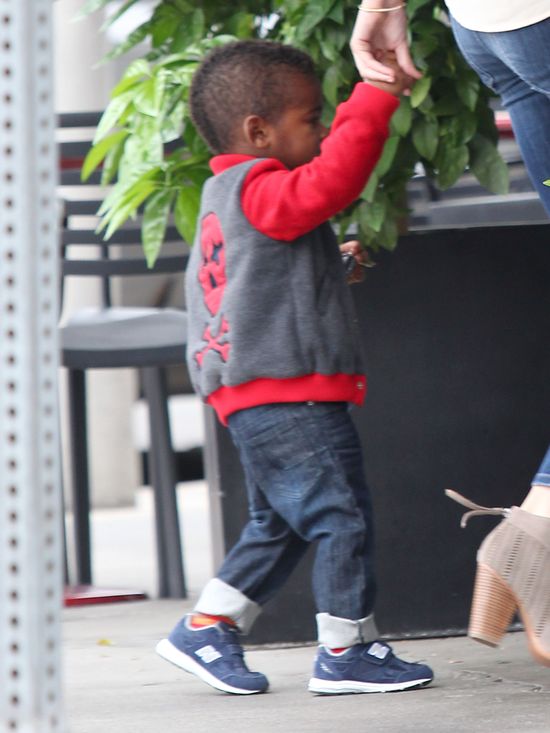 Synek Charlize Theron ma małego irokeza (FOTO)