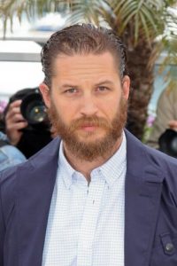 Tom Hardy z coraz dłuższą brodą (FOTO)